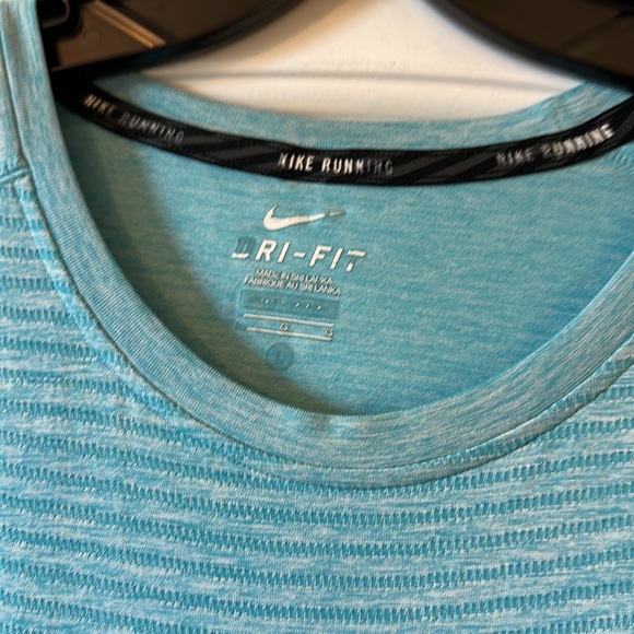 Nike Dry Fit running Shirt - Picture 2 of 3